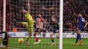 แมวดำเฮดาร์บี้! ซันเดอร์แลนด์เฉือนสาลิกา 1-0 โวลเทอมาเดอโขกเข้าประตูตัวเอง